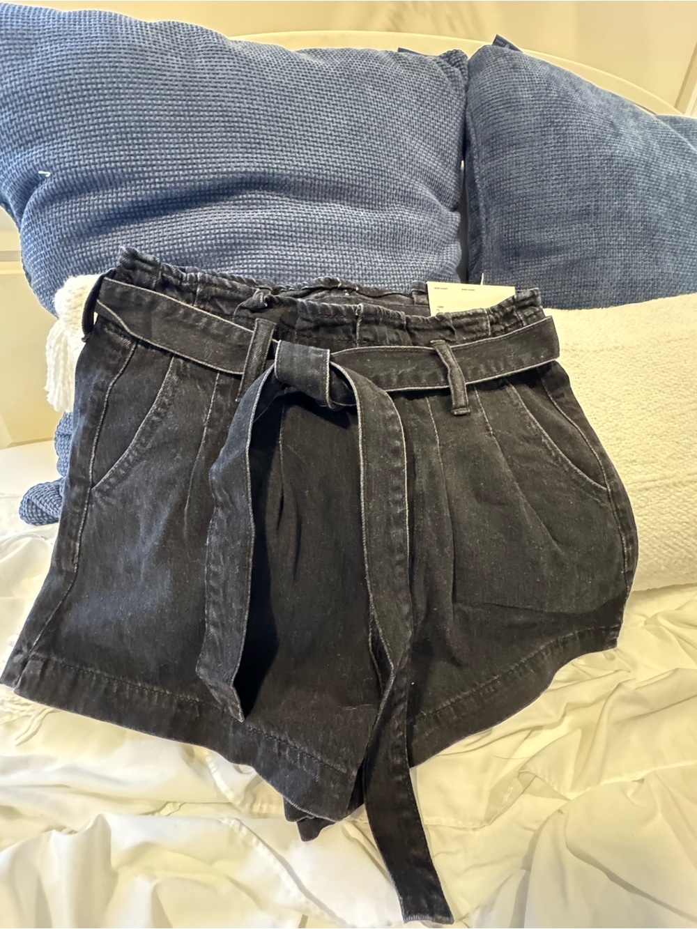 High-Waist American Eagle Belted Mom Shorts - Black
